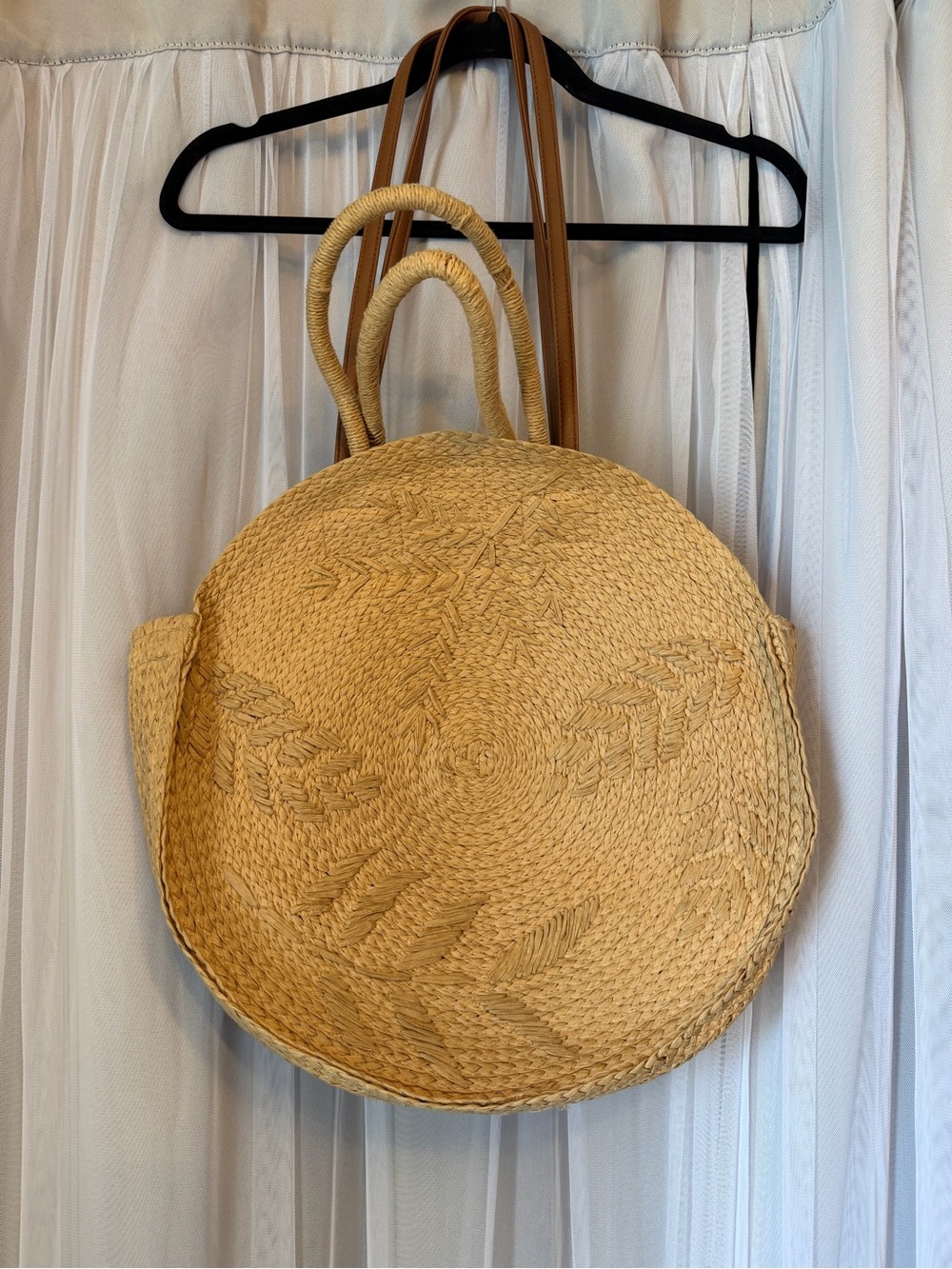 Round Woven Shoulder Bag in Natural Tan